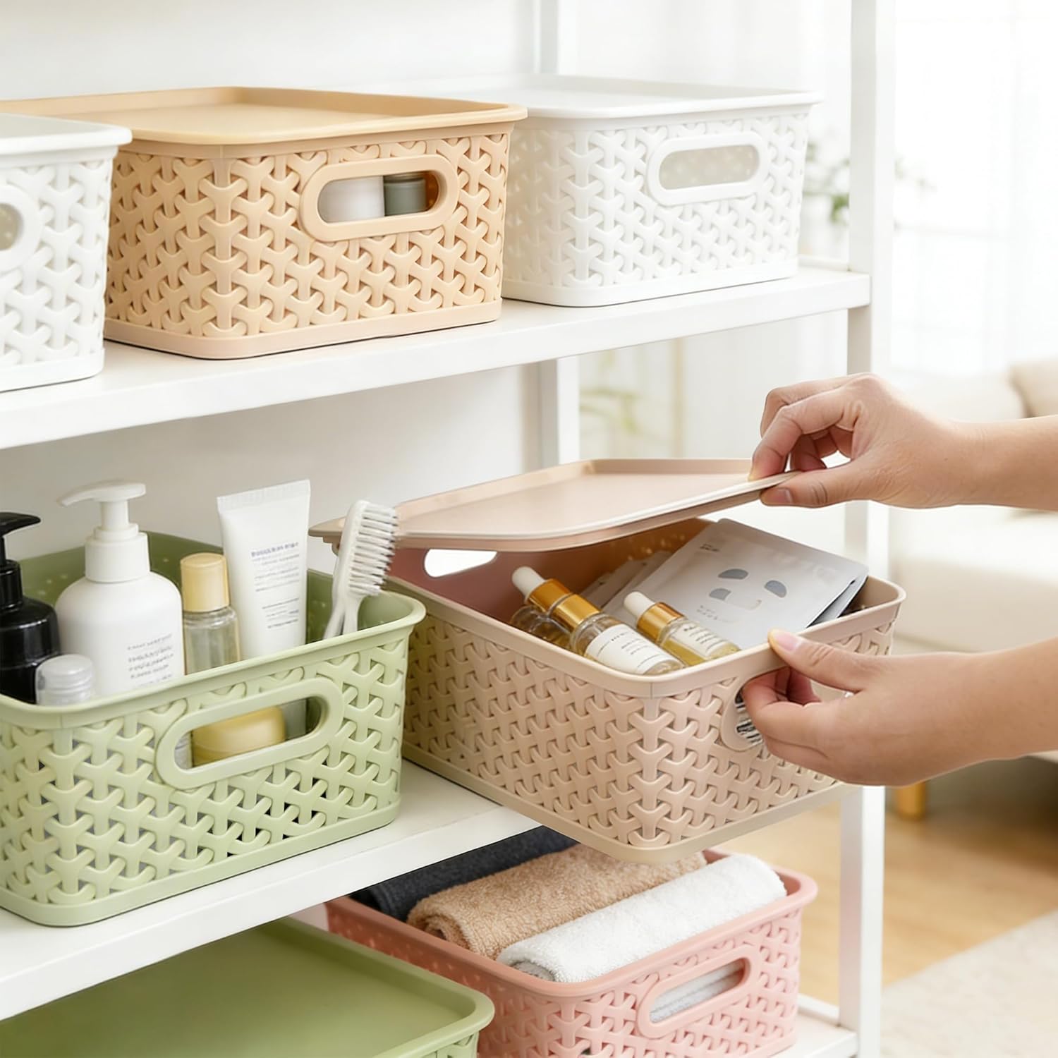 LYLIDIA 5 Stück Aufbewahrungsbox mit Deckel, kleiner Korb, 4 L Box Aufbewahrungskorb im Rattan-Design, stapelbare Box PP-Kunststoff, Organizer-Körbe, Stapelboxen mit Griffen, 25 x 17 x 10,5 cm (buntes Set). – Bild 6