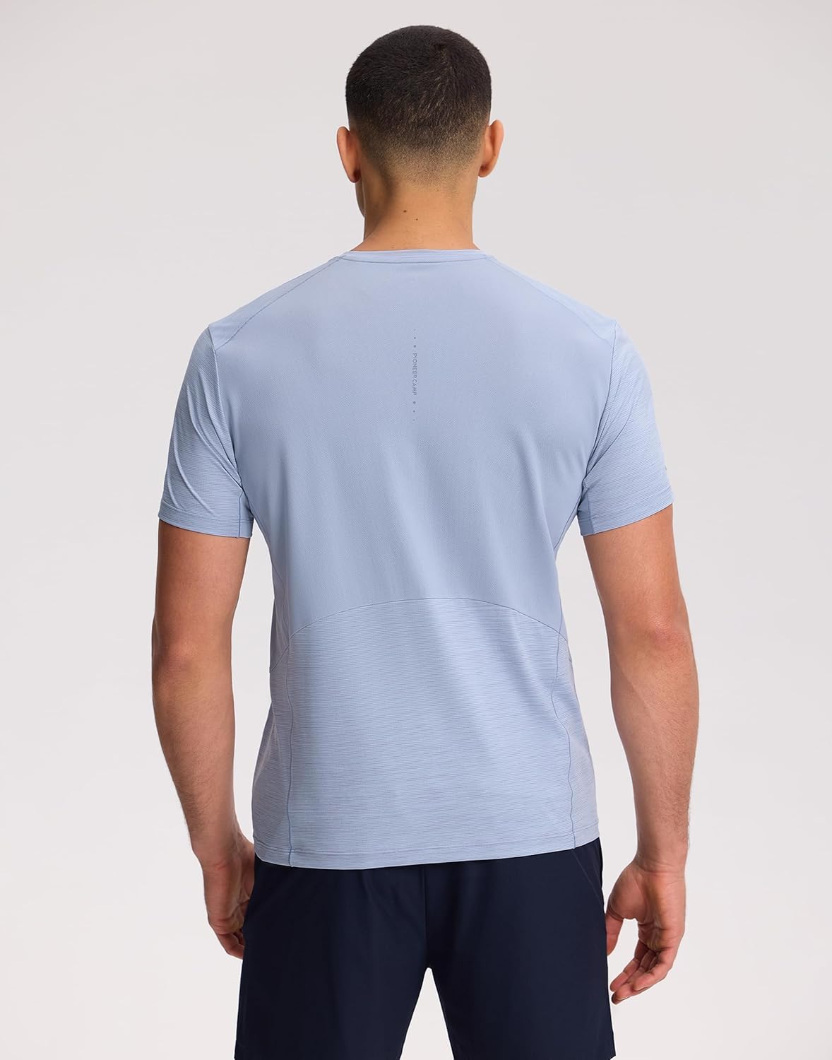 Pioneer Camp Sports T-Shirts, Herren atmungsaktives Laufshirt, schnell trocknendes Funktionsshirt, antibakteriell und geruchshemmend mit reflektierenden Streifen, ideal für Fitness, Training und Sommer. – Bild 2