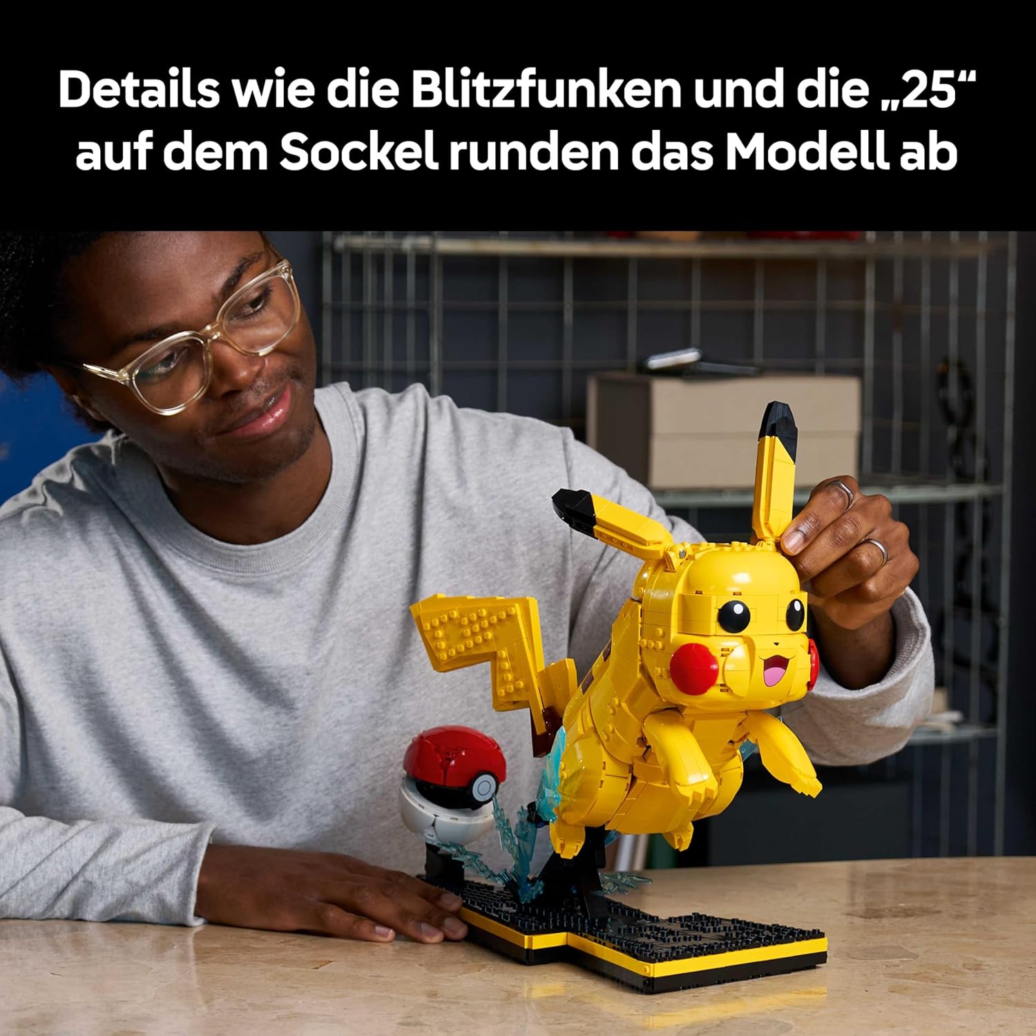 LEGO Pokémon Pikachu und Pokéball – Bauset für Erwachsene – Modellbau mit beweglicher Anime-Figur und dynamischem Ständer – DIY-Dekoration für Zimmer oder Schreibtisch – Geschenk für Gaming-Fans – 72152 – Bild 4