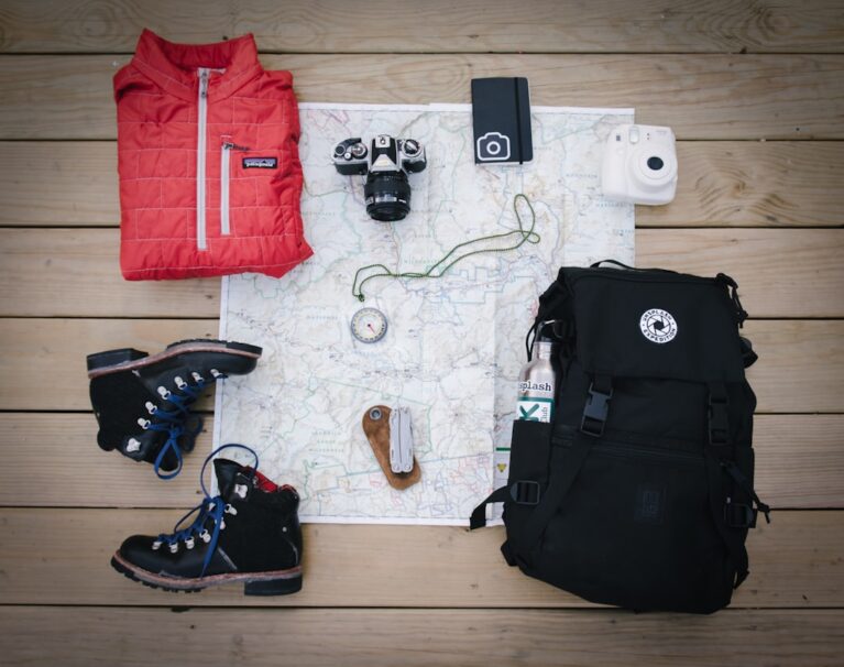 Outdoor-Ausrüstung richtig vorbereiten: Tipps für sichere und entspannte Trips